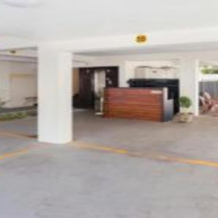 Kolam Serviced Apartments - Adyar. Madras Buitenkant foto
